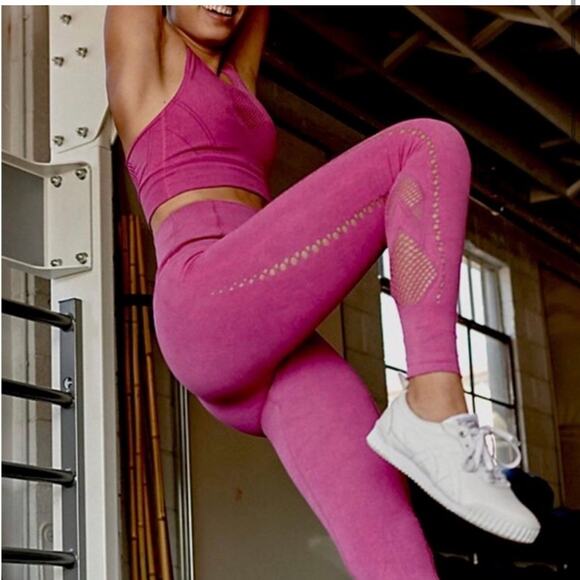 Free people movement running through my mind leggings laser cut pink sz S - Picture 2 of 8
